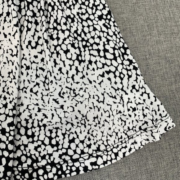 Jessica Simpson Soft Flowy Tank Top Black White Leopard Scoop Neck Viscose Small - Picture 12 of 12